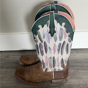 Ariat Women's size 9.5 Feather-Accent Leather Cowboy Boots